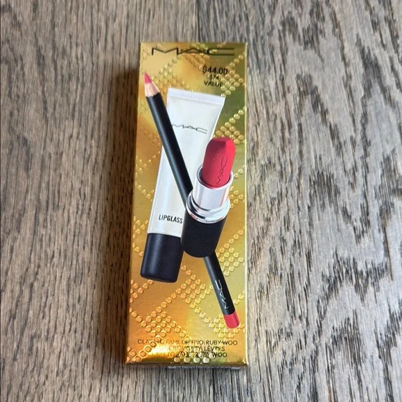 NIB unused Mac Claim to Fame 3 piece set, Ruby Woo, clear lip glass - Picture 2 of 2
